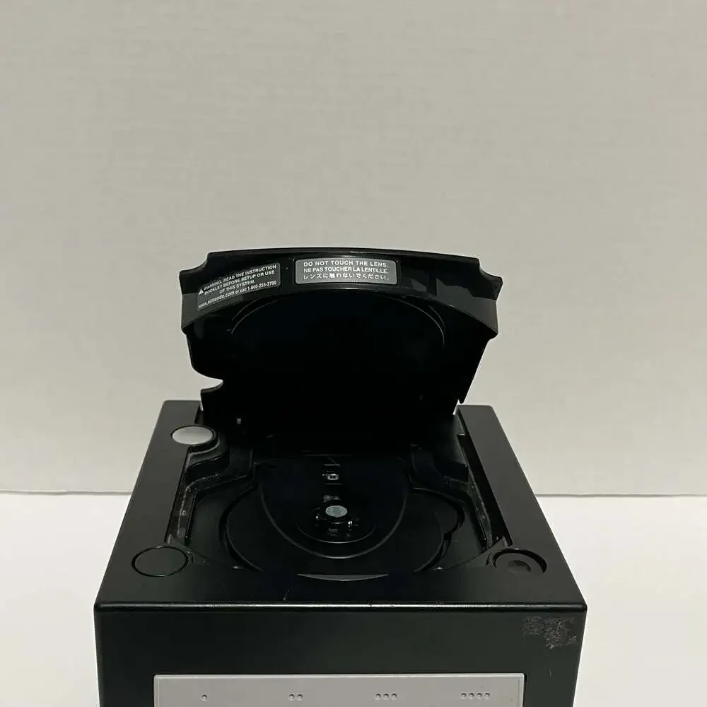 Nintendo GameCube DOL-001 Black Console Turn on Won’t Read Discs